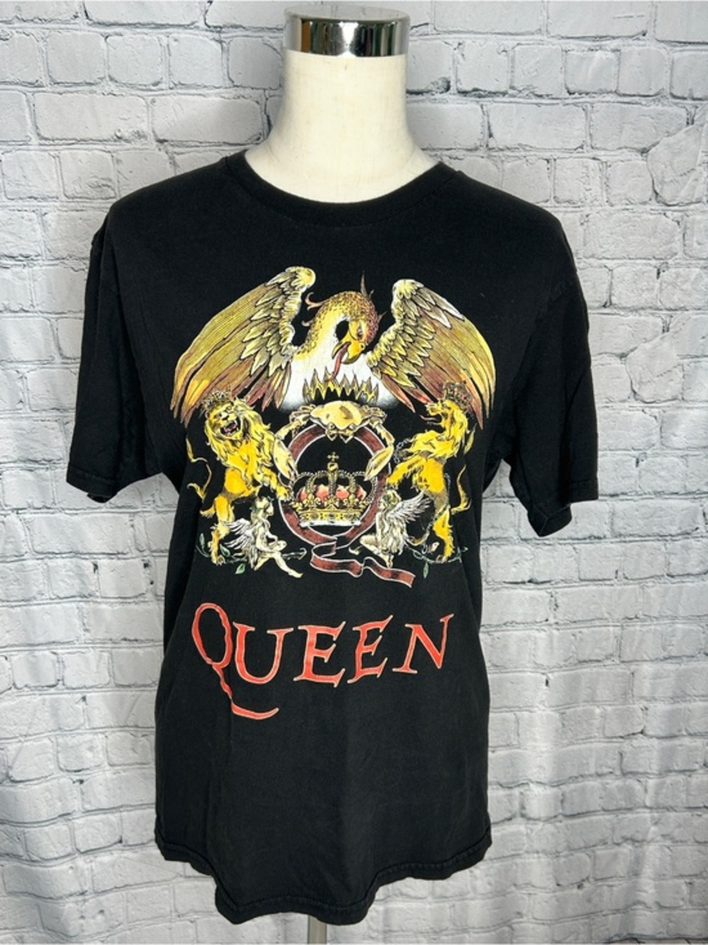 Queen Band Graphic T-Shirt Women's Black Classic Rock Tee Crew Neck Short Sleeve